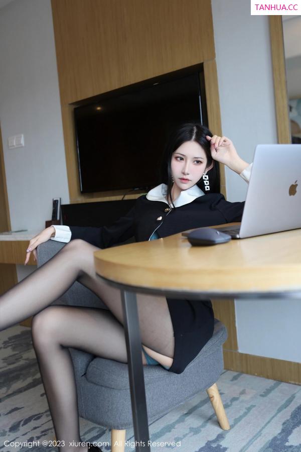 林依娜  [XiuRen]高清写真图 2023.05.08 No.6695 依娜Yina 黑丝美腿第8张图片